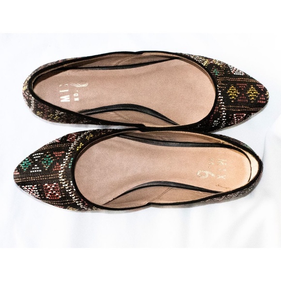 Mix No. 6 Multicolor geometric pattern pointed toe flats - Picture 2 of 7